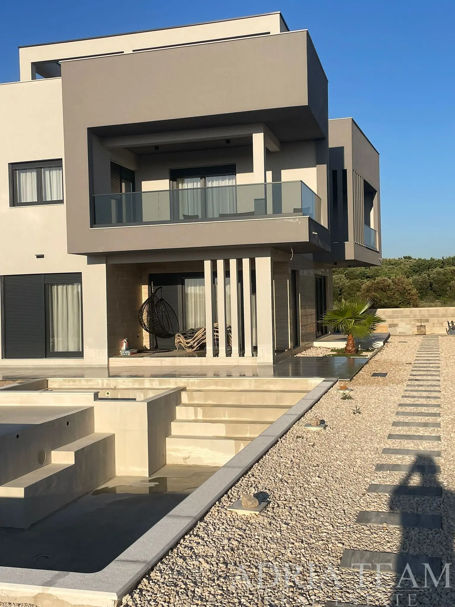 VILA S BAZENOM U NOVOGRADNJI - ZATON, NIN