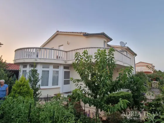 OBITELJSKA VILA AMERIČKOG STILA - VODICE nekretnina za prodaju