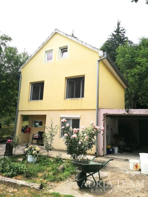 KUĆA U PREDIVNOM OKRUŽENJU - RIČICE