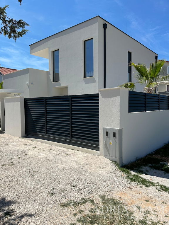 VILA S POGLEDOM NA MORE, NOVOGRADNJA - VRSI