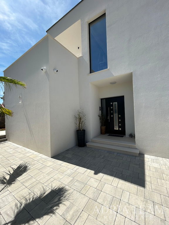 VILA S POGLEDOM NA MORE, NOVOGRADNJA - VRSI