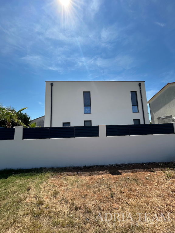 VILA S POGLEDOM NA MORE, NOVOGRADNJA - VRSI