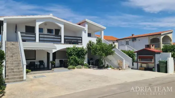 APARTMANSKA KUĆA S 5 APARTMANA, 170m OD MORA - VIR, ZADAR nekretnina za prodaju
