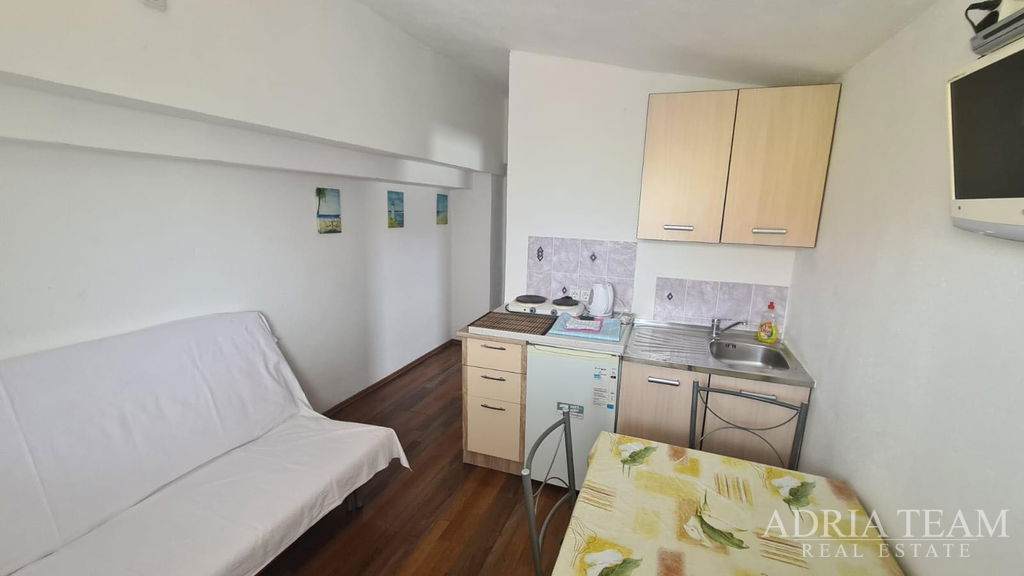 APARTMANSKA KUĆA S 5 APARTMANA, 170m OD MORA - VIR, ZADAR