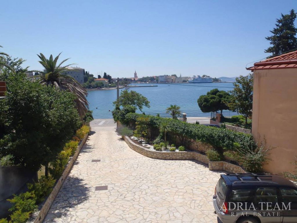 KUĆA U PRVOM REDU DO MORA, PREKRASAN POGLED IZ SVIH PROSTORIJA - BRODARICA, ZADAR