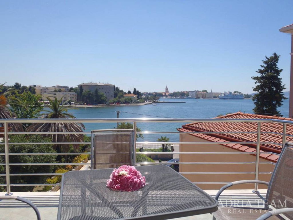 KUĆA U PRVOM REDU DO MORA, PREKRASAN POGLED IZ SVIH PROSTORIJA - BRODARICA, ZADAR