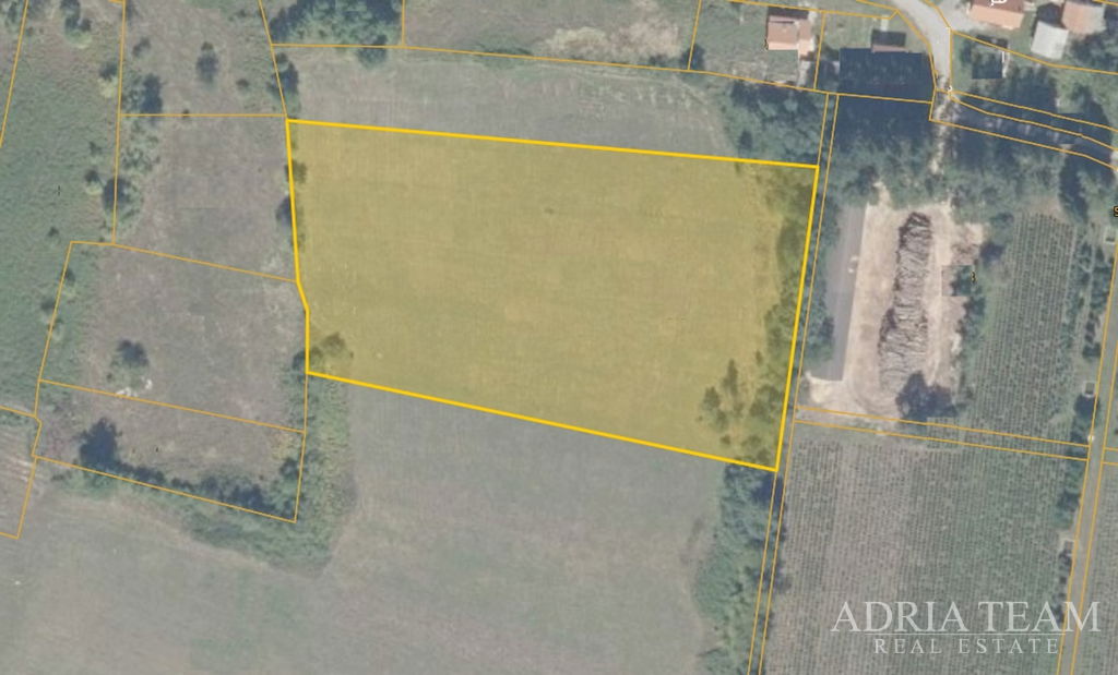 POLJOPRIVREDNO ZEMLJIŠTE VELIKE POVRŠINE - GOSPIĆ