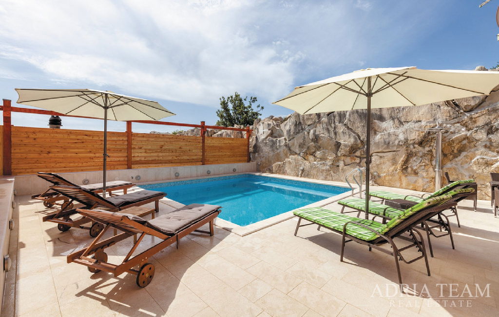 ATRAKTIVNA APARTMANSKA VILA S BAZENOM I POGLEDOM NA MORE – PODSTRANA, SPLIT