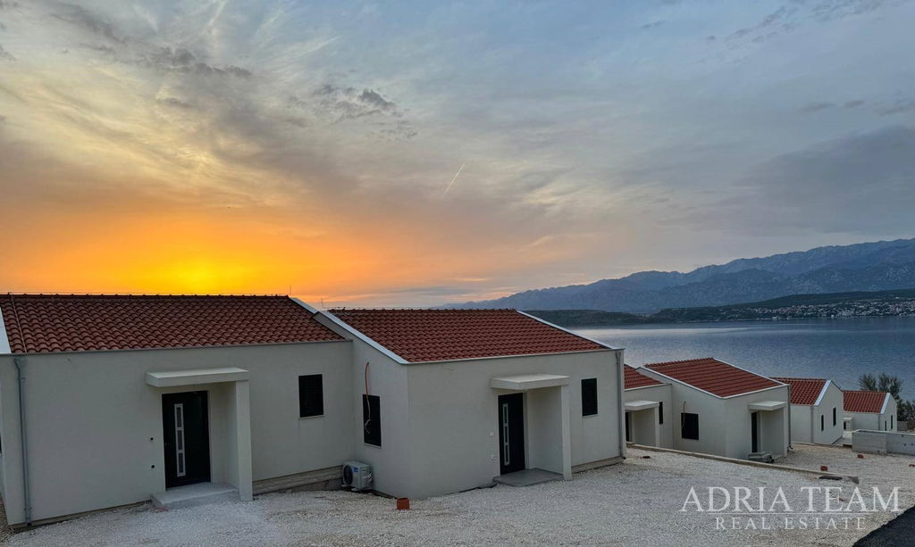 KUĆA4B U NIZU S POGLEDOM NA MORE, 2.-4. RED DO MORA - NOVIGRAD DALMATINSKI