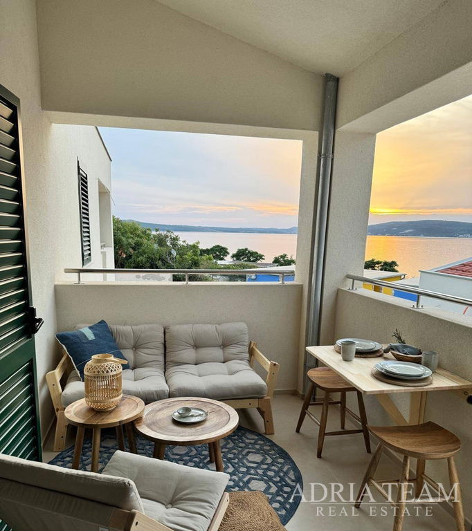 KUĆA4B U NIZU S POGLEDOM NA MORE, 2.-4. RED DO MORA - NOVIGRAD DALMATINSKI