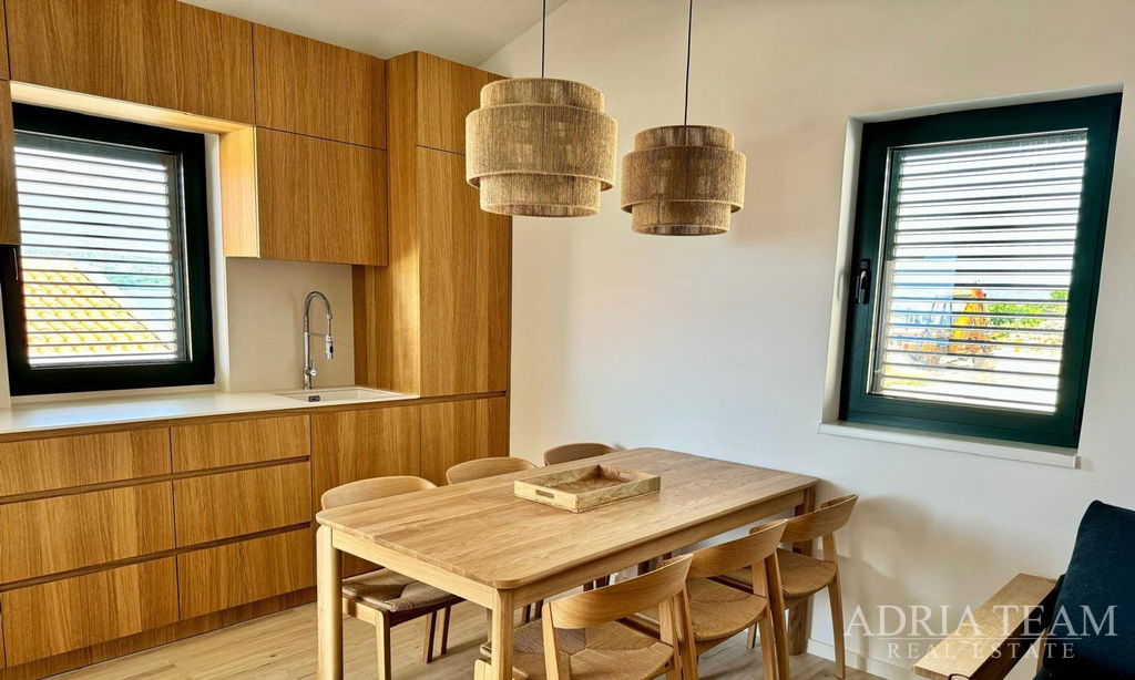 KUĆA4B U NIZU S POGLEDOM NA MORE, 2.-4. RED DO MORA - NOVIGRAD DALMATINSKI