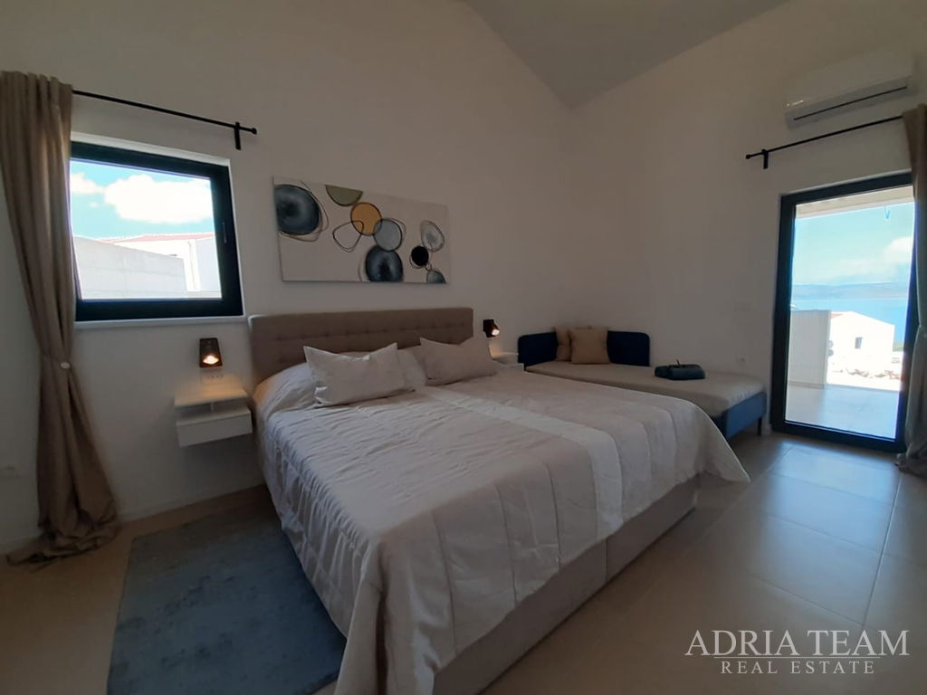 KUĆA4B U NIZU S POGLEDOM NA MORE, 2.-4. RED DO MORA - NOVIGRAD DALMATINSKI