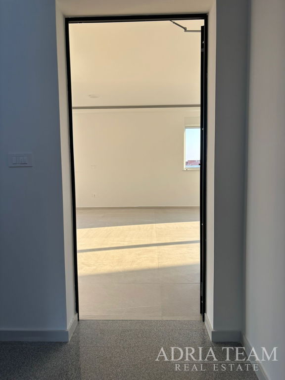 PENTHOUSE U BLIZINI PLAŽE, ZGRADA 2. NOVOGRADNJA, 150m OD MORA - PRIVLAKA