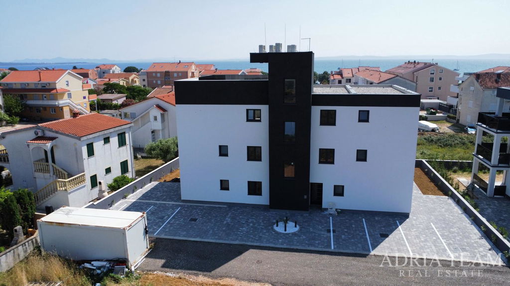 PENTHOUSE U BLIZINI PLAŽE, ZGRADA 2. NOVOGRADNJA, 150m OD MORA - PRIVLAKA
