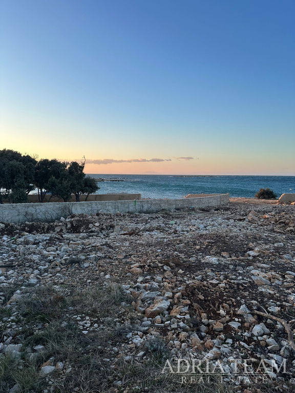 ZEMLJIŠTE u R-zoni, PRVI RED DO MORA - KOLAN, PAG