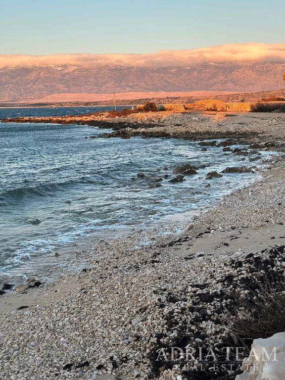 ZEMLJIŠTE u R-zoni, PRVI RED DO MORA - KOLAN, PAG