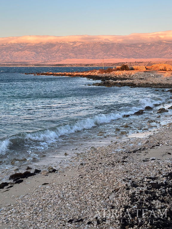 ZEMLJIŠTE u R-zoni, PRVI RED DO MORA - KOLAN, PAG