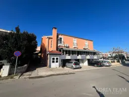 RENOVIRANA KUĆA S POSLOVNIM PROSTOROM (RESTORAN I PEKARA) - NIN nekretnina za prodaju
