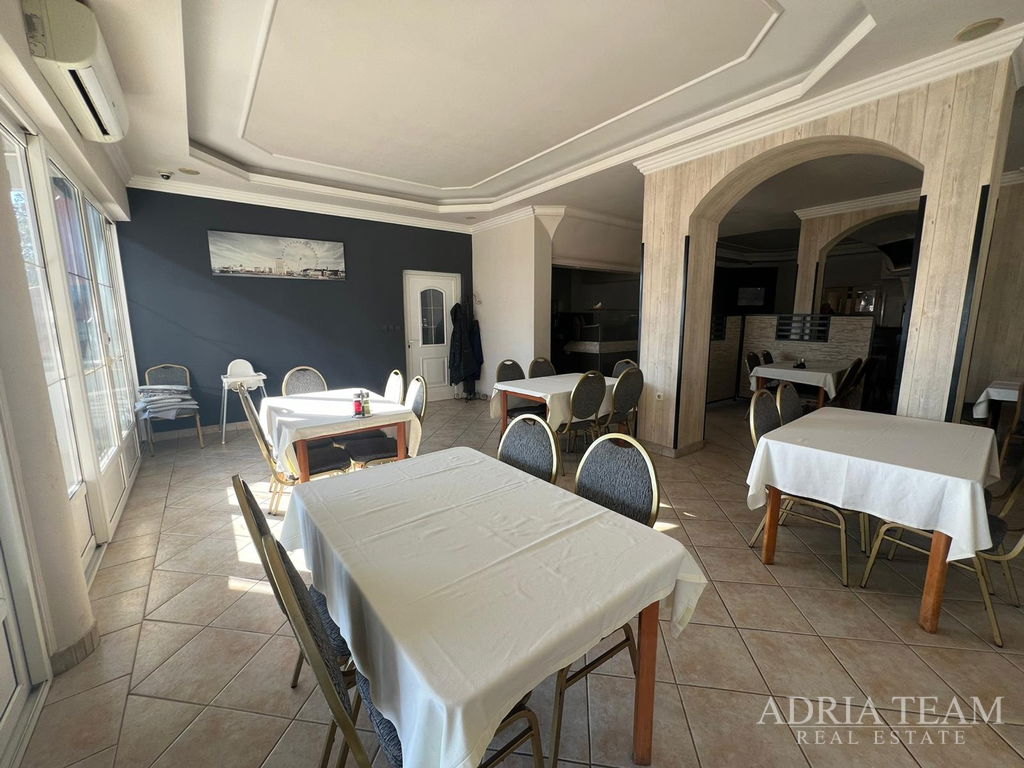 RENOVIRANA KUĆA S POSLOVNIM PROSTOROM (RESTORAN I PEKARA) - NIN