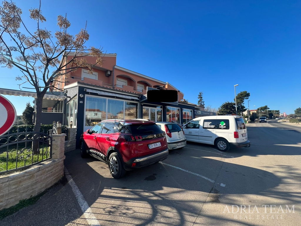 RENOVIRANA KUĆA S POSLOVNIM PROSTOROM (RESTORAN I PEKARA) - NIN