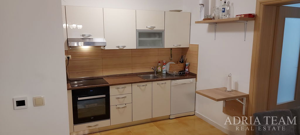 DVA SPOJENA APARTMANA S POGLEDOM NA MORE - OKRUG GORNJI, ČIOVO