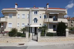 VILA SA 7 APARTMANA, POGLED NA MORE - DIKLO, ZADAR nekretnina za prodaju