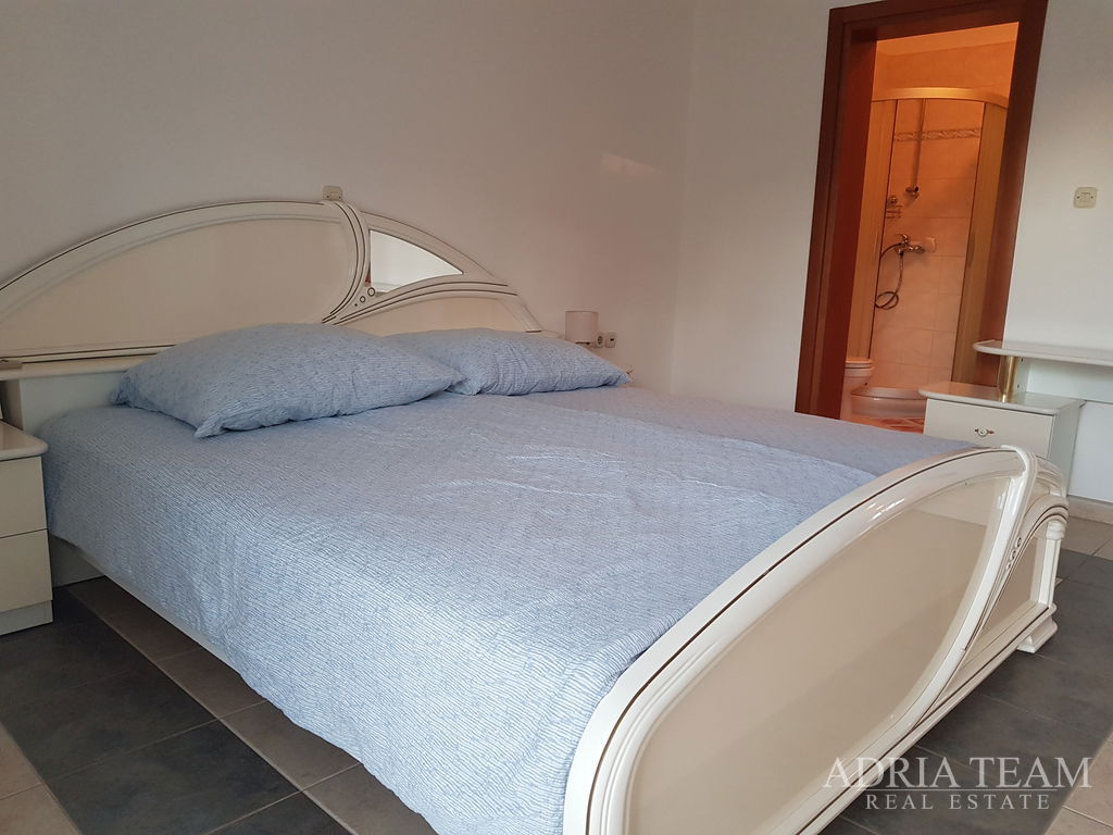 VILA SA 7 APARTMANA, POGLED NA MORE - DIKLO, ZADAR