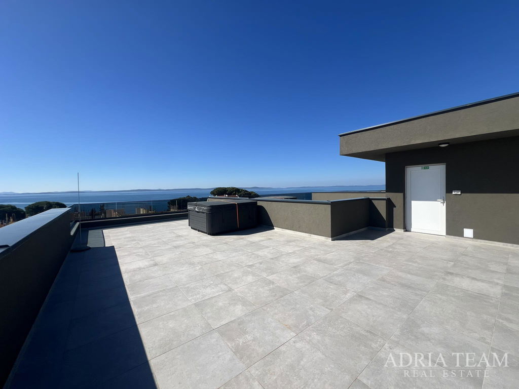 LUKSUZNI APARTMAN U STAMBENOJ ZGRADI, 70m OD MORA - PRIVLAKA, ZADAR