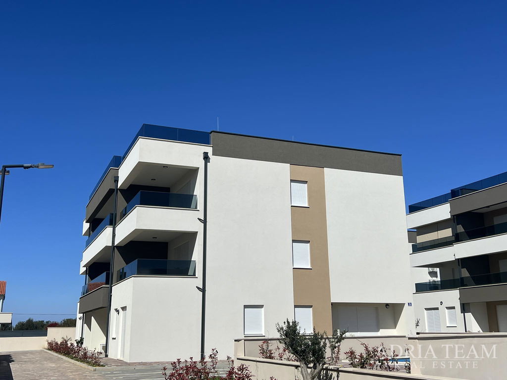 LUKSUZNI APARTMAN U STAMBENOJ ZGRADI, 70m OD MORA - PRIVLAKA, ZADAR