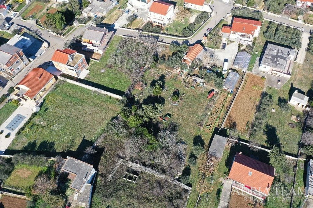 GRAĐEVINSKO ZEMLJIŠTE 1711m2 - VRSI