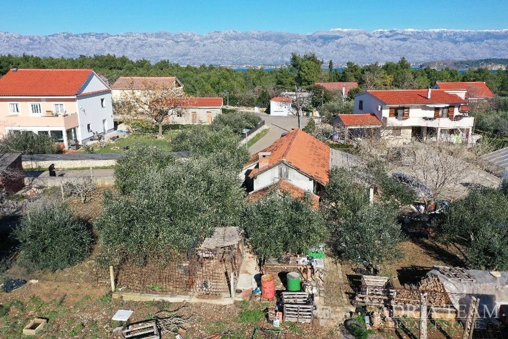 GRAĐEVINSKO ZEMLJIŠTE 1711m2 - VRSI