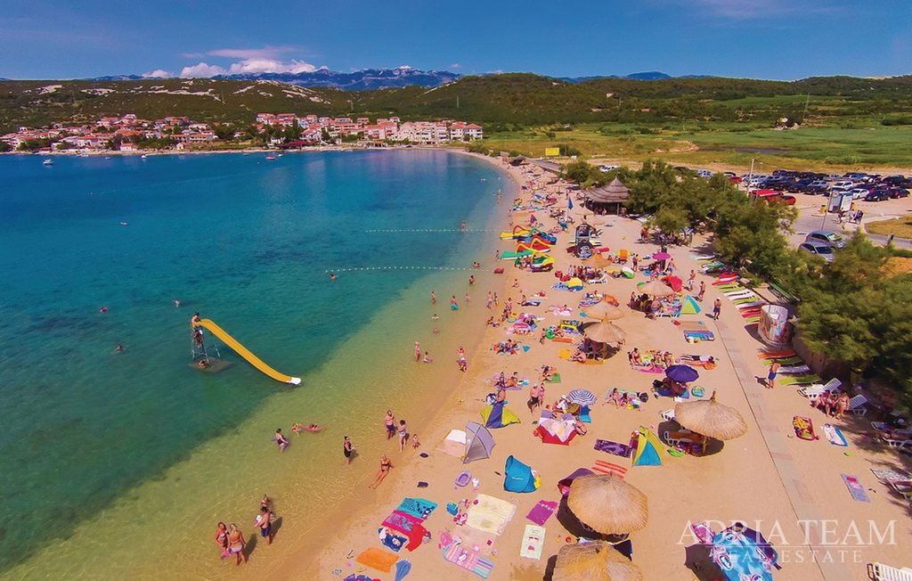 ZEMLJIŠTE 12.440m2 BLIZU PLAŽE PLANJKA, 1. RED DO MORA - STARA NOVALJA, PAG