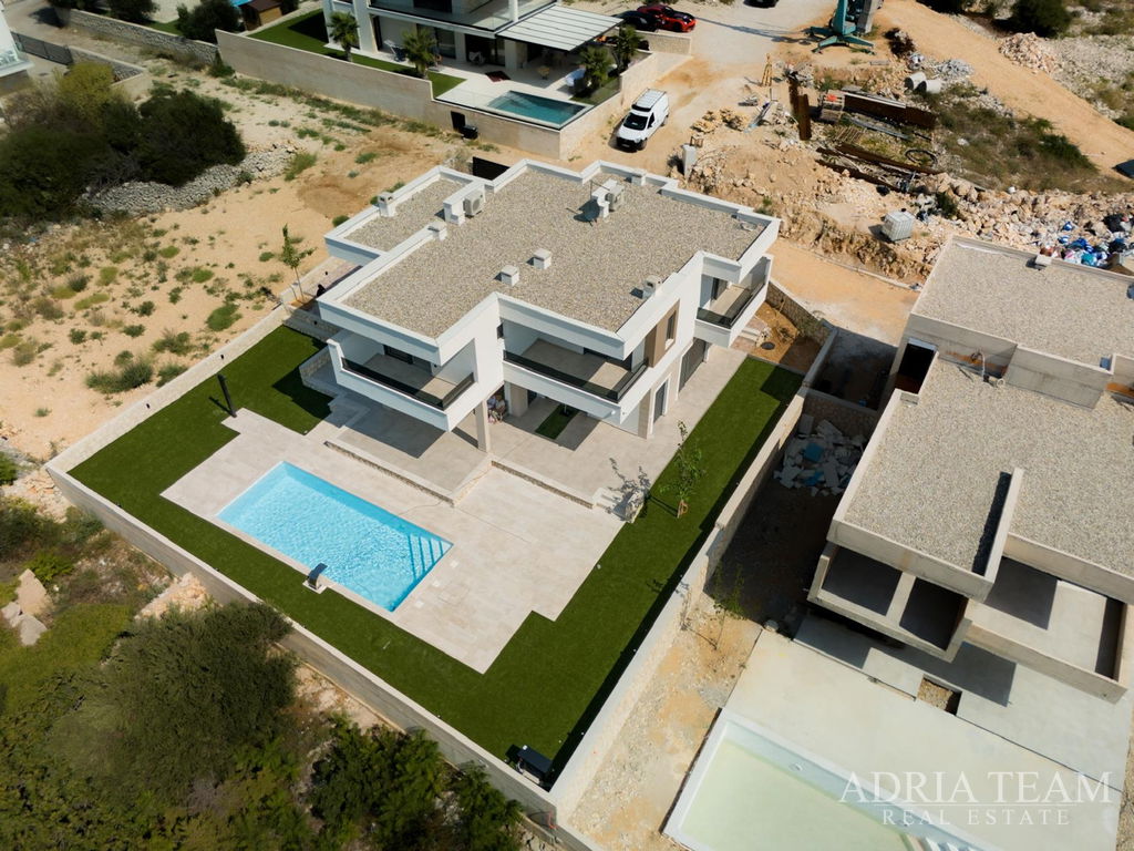 ELEGANTNA VILA S BAZENOM – NOVALJA, ŠKUNCINI STANI