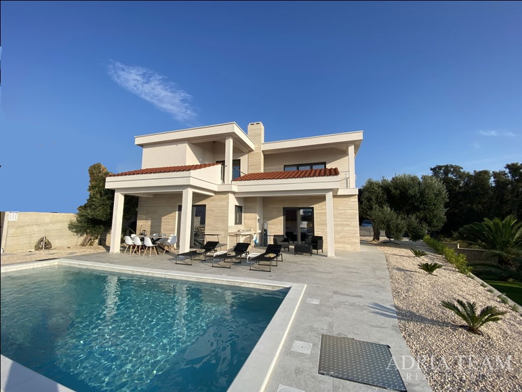 NOVOIZGRAĐENA VILA UDALJENA SAMO 40m OD MORA - JAKIŠNICA, PAG