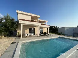 NOVOIZGRAĐENA VILA UDALJENA SAMO 40m OD MORA - JAKIŠNICA, PAG nekretnina za prodaju