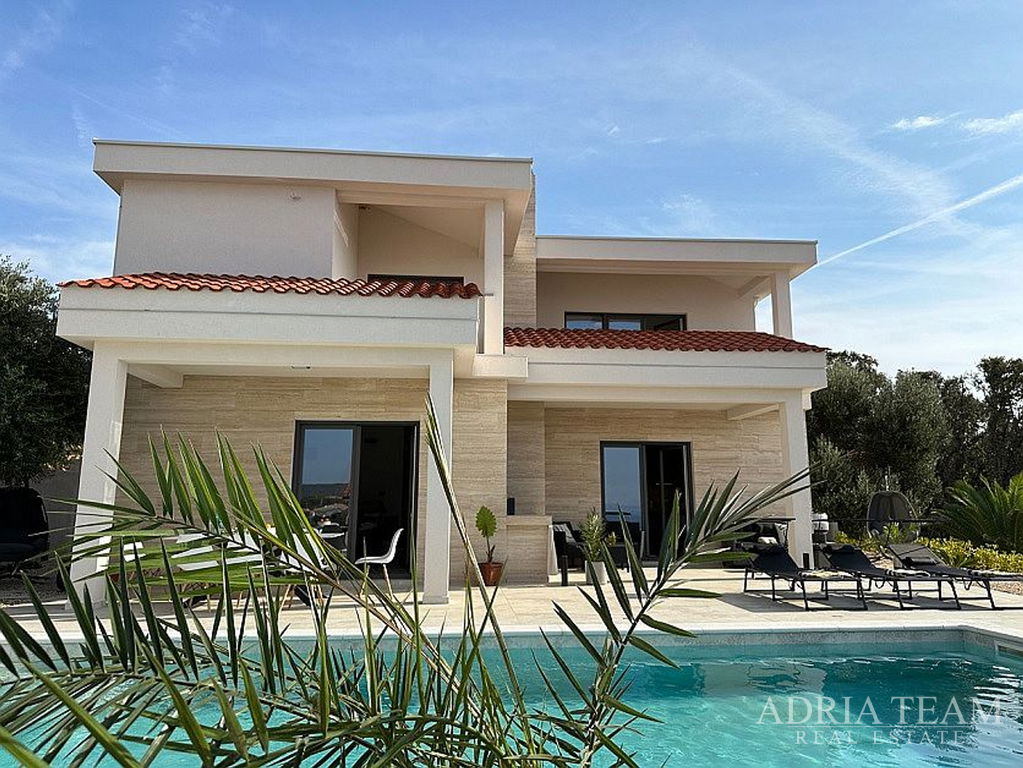 NOVOIZGRAĐENA VILA UDALJENA SAMO 40m OD MORA - JAKIŠNICA, PAG