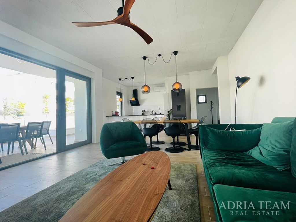 VILA U BLIZINI PLAŽA VRTIĆ I LOKUNJE - NOVALJA, PAG