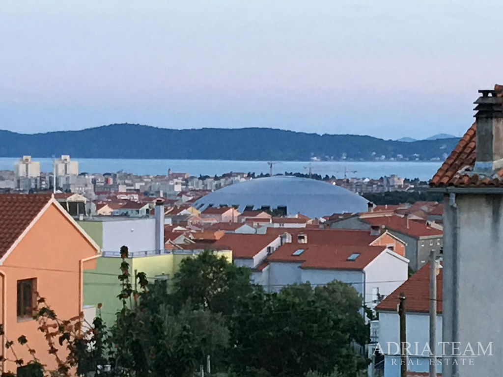 TROSOBNI STAN U BLIZINI SVIH SADRŽAJA ZA ŽIVOT - PLOVANIJA, ZADAR