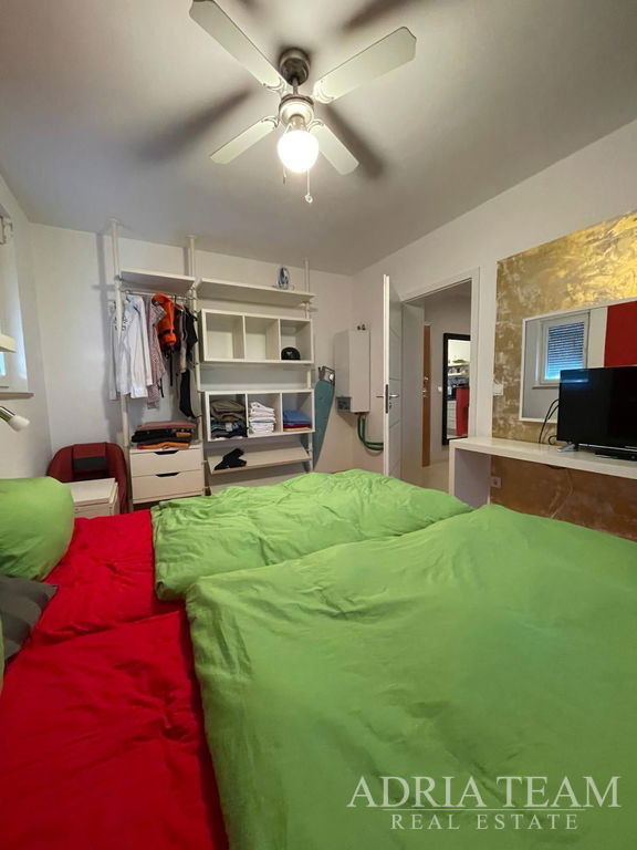 TROSOBNI STAN U BLIZINI SVIH SADRŽAJA ZA ŽIVOT - PLOVANIJA, ZADAR