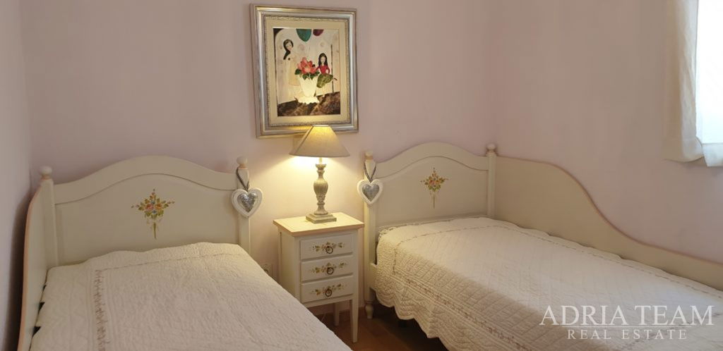 OBITELJSKA VILA, 250 m OD MORA I CENTRA MJESTA - NOVALJA, PAG