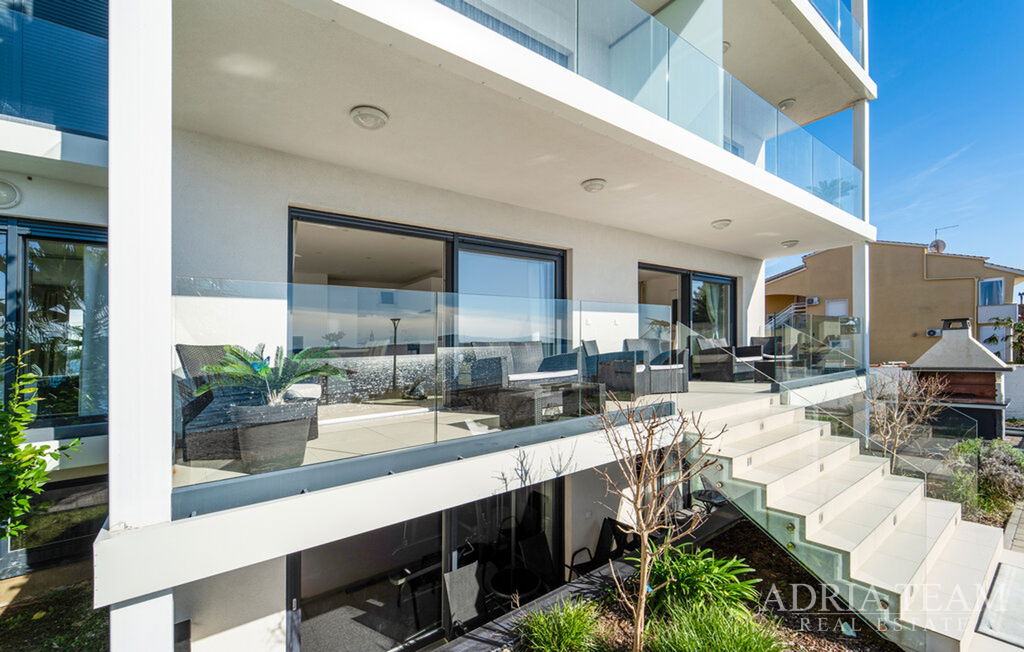 LUKSUZNI APARTMAN, 1. RED DO MORA, MODERNO UREĐENJE - BIBINJE