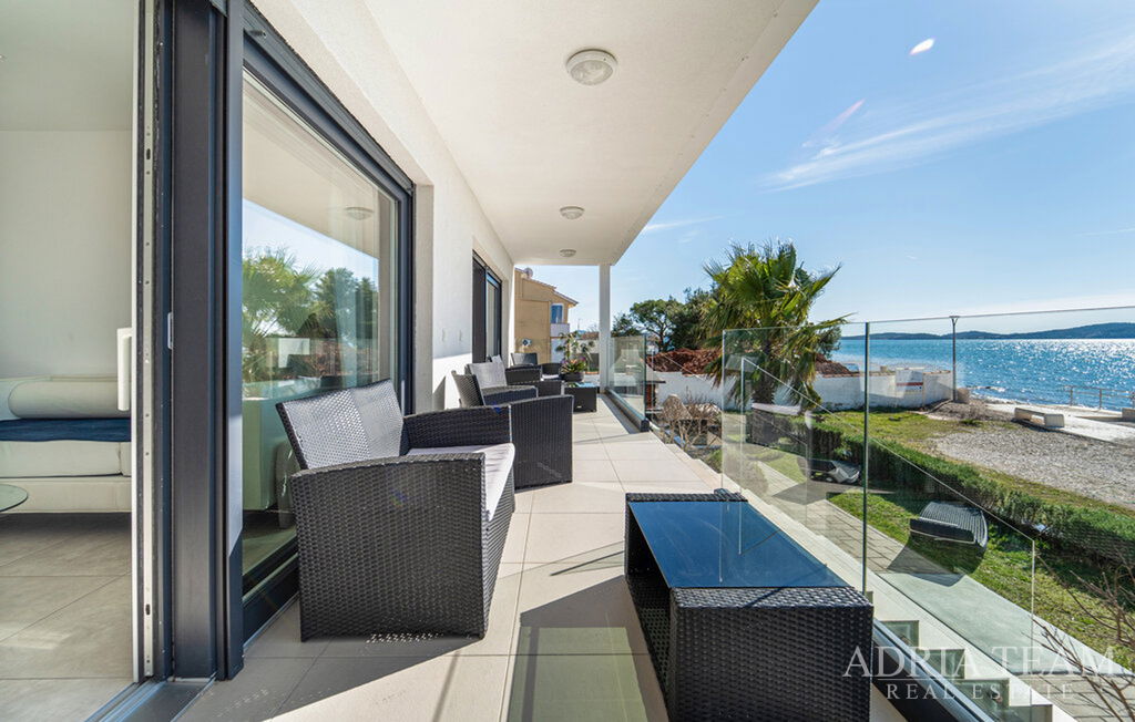 LUKSUZNI APARTMAN, 1. RED DO MORA, MODERNO UREĐENJE - BIBINJE