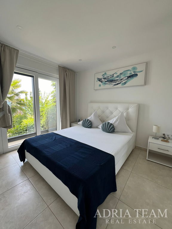 LUKSUZNI APARTMAN, 1. RED DO MORA, MODERNO UREĐENJE - BIBINJE