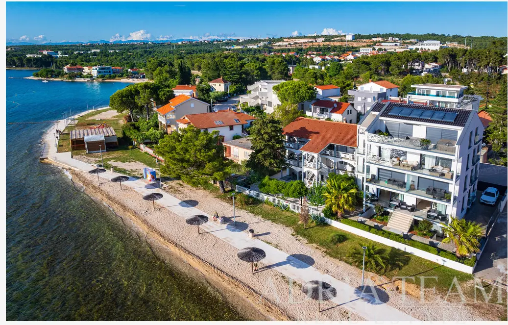LUKSUZNI APARTMAN, 1. RED DO MORA, MODERNO UREĐENJE - BIBINJE