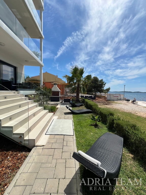 LUKSUZNI APARTMAN, 1. RED DO MORA, MODERNO UREĐENJE - BIBINJE