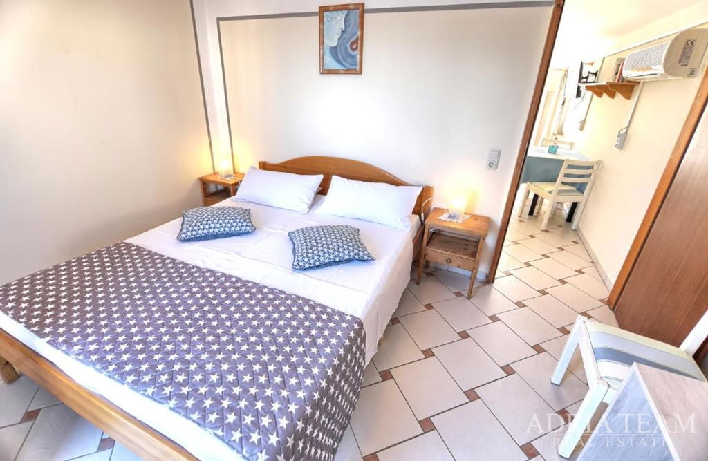 KUĆA S 3 STAMBENE JEDINICE – NEVIĐANE, OTOK PAŠMAN