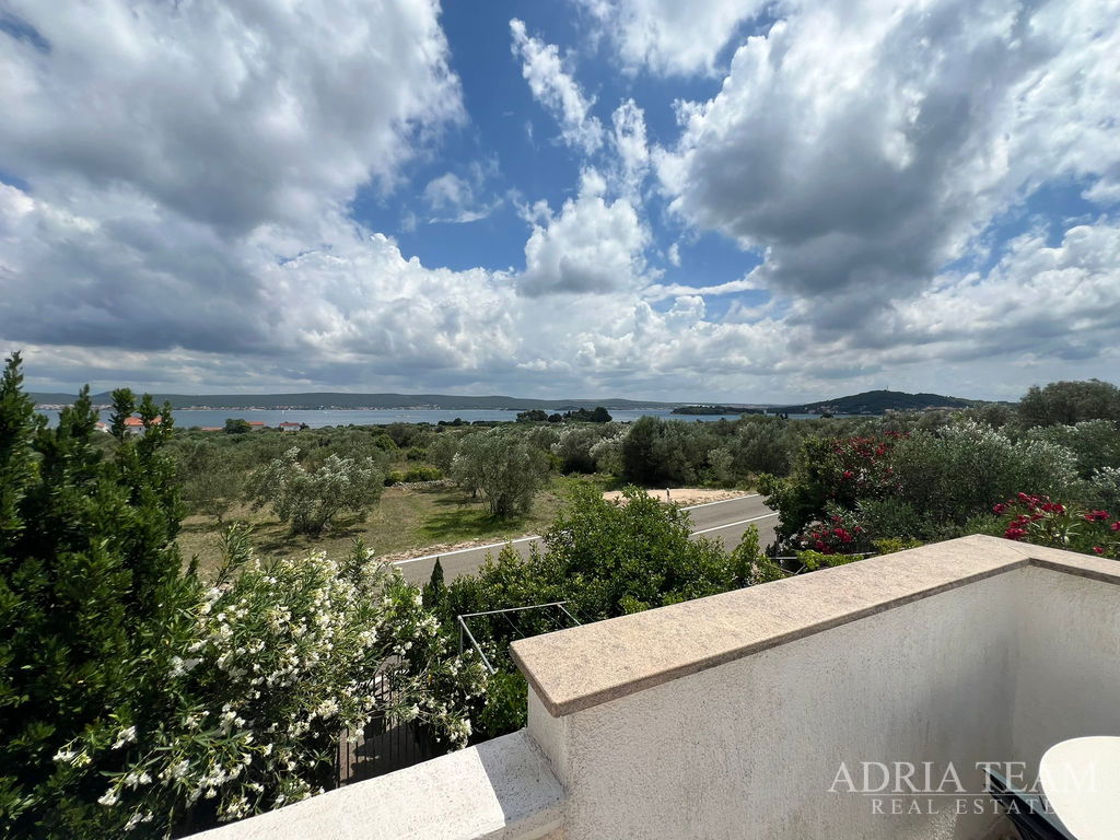 KUĆA S 3 STAMBENE JEDINICE – NEVIĐANE, OTOK PAŠMAN