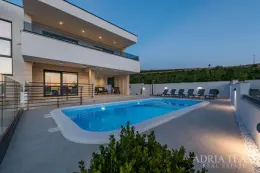 NOVOIZGRAĐENA VILA S POGLEDOM NA MORE, PLANINE I ŠUMU - ROVANJSKA nekretnina za prodaju