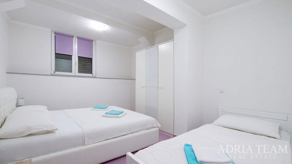 APARTMANSKA KUĆA S DEVET STAMBENIH JEDINICA, 2. RED DO MORA - PAG