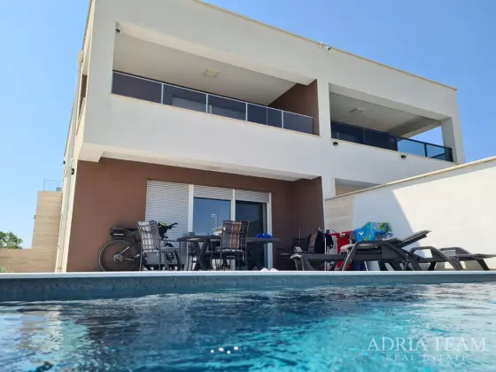 VILA  S BAZENOM, POGLED NA MORE - NIN, ZADAR nekretnina za prodaju